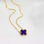 Zloty-damski-naszyjnik-z-koniczynka-granatowa-ze-stali-szlachetnej.jpg