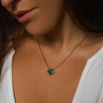 Naszyjnik złoty koniczynka zielona ze stali jubilerskiej
