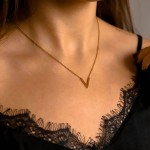 Naszyjnik damski z literą V złoty na prezent