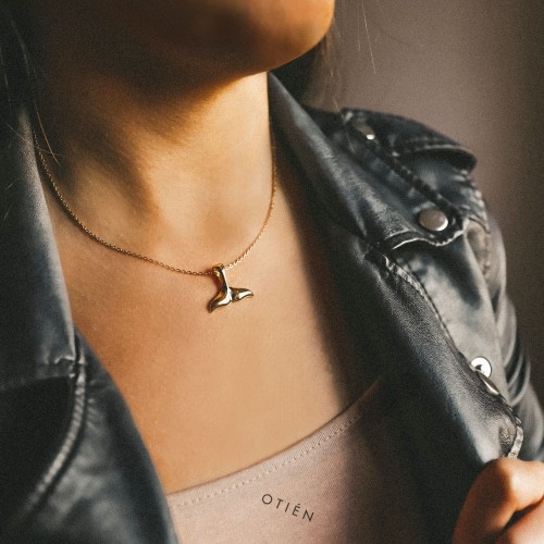 otien-naszyjnik-delfin-ogon-zloty-stal-chirurgiczna-sklep-prezent