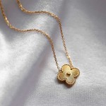 Naszyjnik celebrytka złoty z czterolistną koniczynką ze stali chirurgicznej