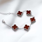 Bransoletka damska bordowa koniczynka ze stali chirurgicznej 