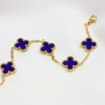 Zlota-bransoletka-granatowe-koniczynki-stal-chirurgiczna (3).jpg